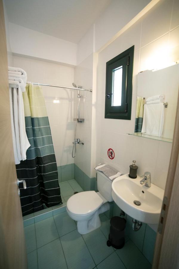Eri Rooms To Let Raches  Exteriör bild