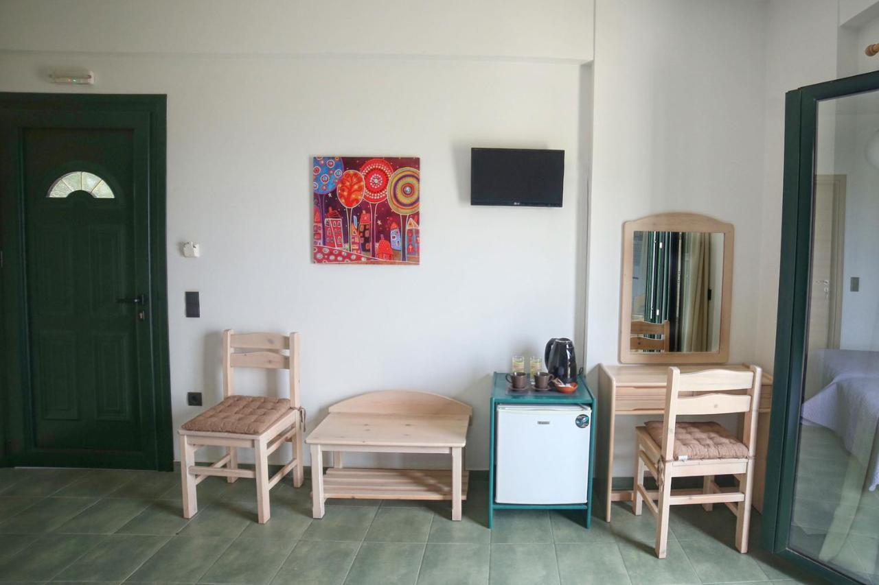 Eri Rooms To Let Raches  Exteriör bild